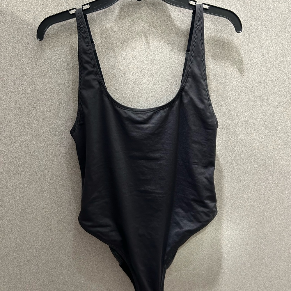 SKIMS SCOOP NECK ONE PIECE! BLK